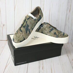 COPY - NEW J/SLIDES NYC Sneakers Women’s  Green Camo Suede Heidi Slip On Size 9M